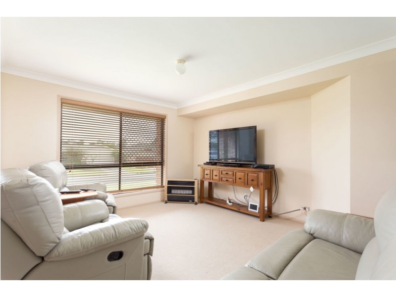 4 Ivy Crescent, Old Bar NSW 2430