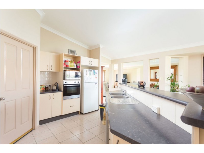 4 Ivy Crescent, Old Bar NSW 2430