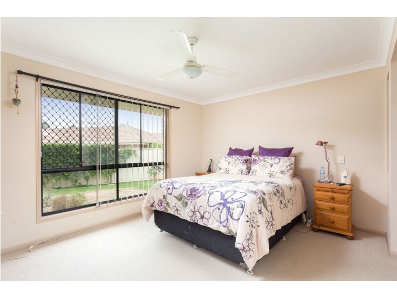 4 Ivy Crescent, Old Bar NSW 2430