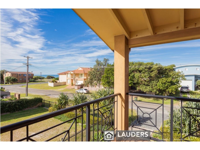 9 Lewis Street, Old Bar NSW 2430