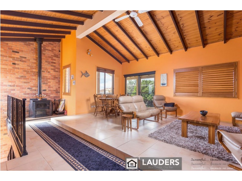 9 Lewis Street, Old Bar NSW 2430