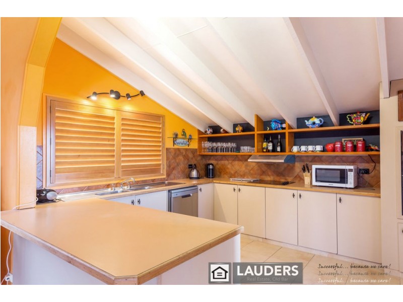 9 Lewis Street, Old Bar NSW 2430