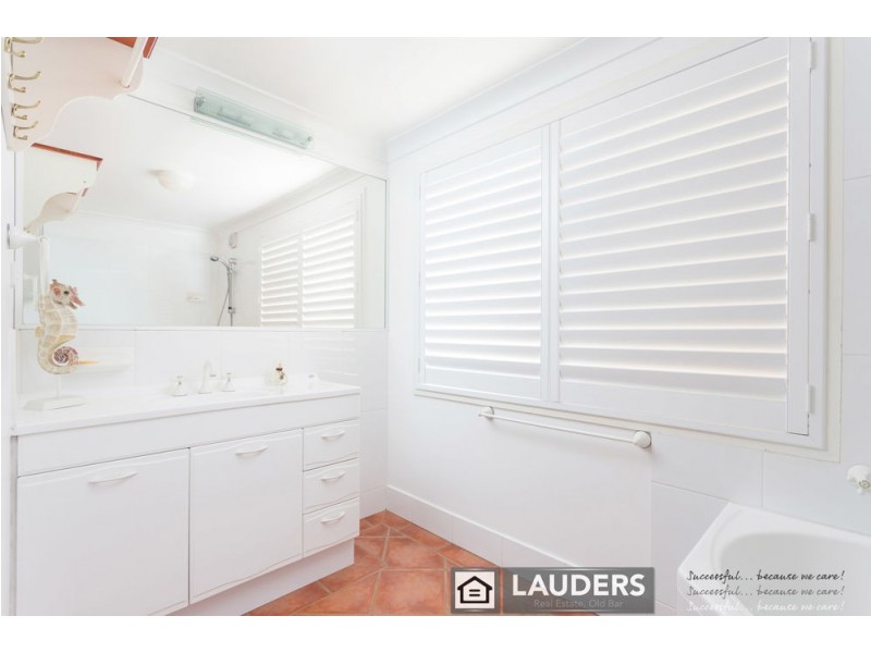 9 Lewis Street, Old Bar NSW 2430