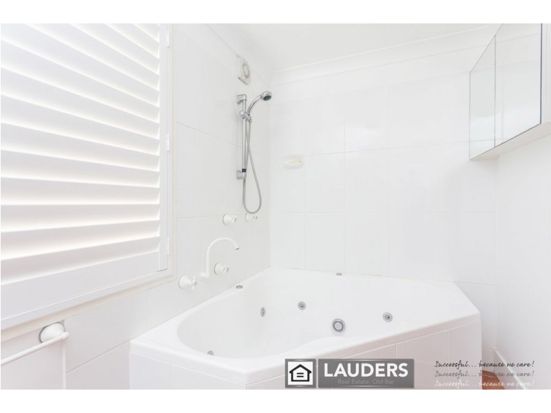9 Lewis Street, Old Bar NSW 2430
