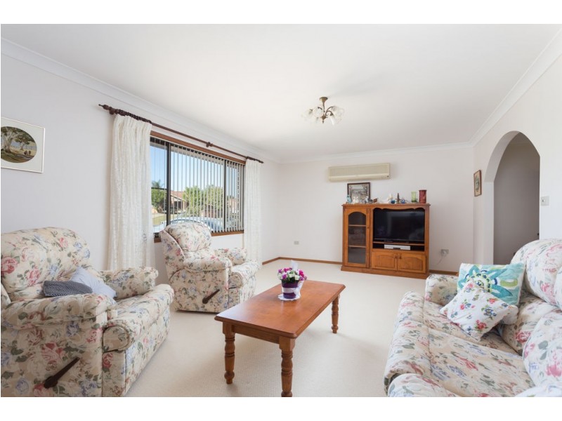 43 Gannet Crescent, Old Bar NSW 2430