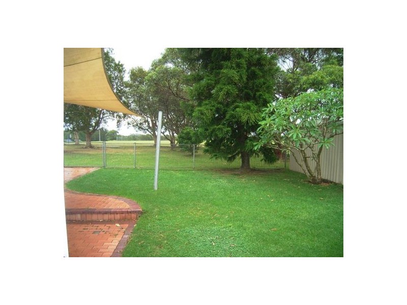 9 Old Bar Road, Old Bar NSW 2430