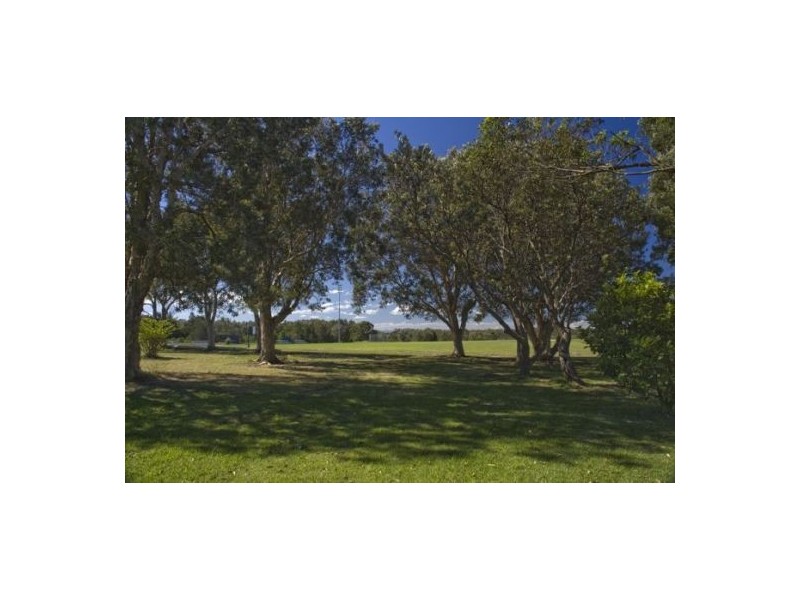 9 Old Bar Road, Old Bar NSW 2430