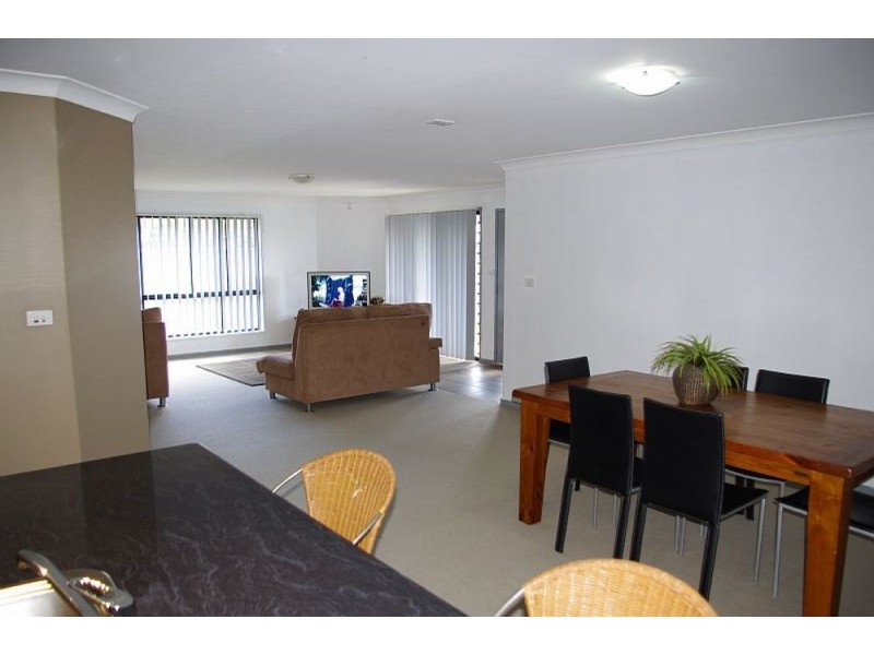 2 Greenbank Way, Old Bar NSW 2430