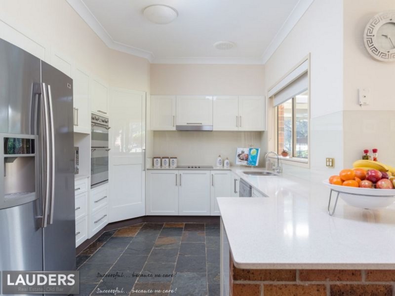 28 Kolinda Drive, Old Bar NSW 2430