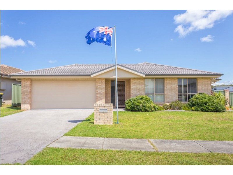 1 Mariner Avenue, Old Bar NSW 2430