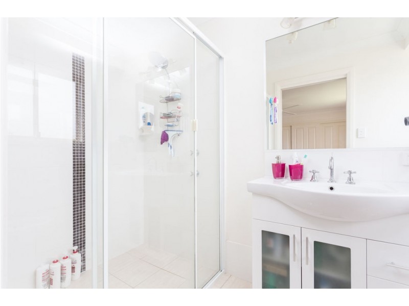 1 Mariner Avenue, Old Bar NSW 2430