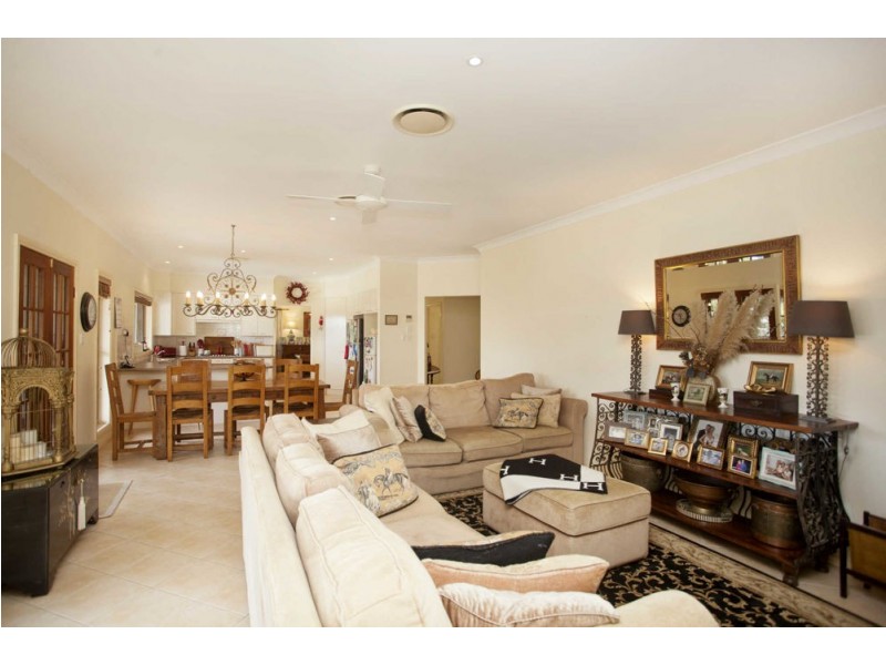 16 St Marks Lane, Old Bar NSW 2430