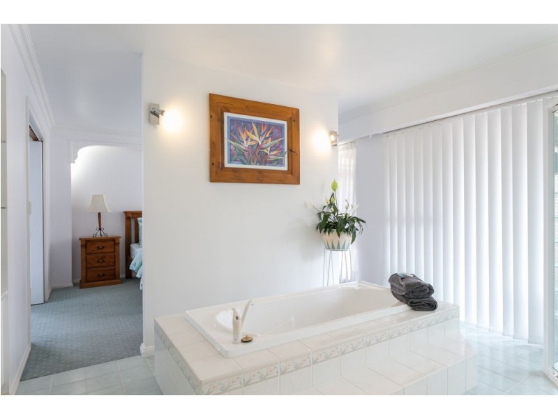 44 Molong Rd, Old Bar NSW 2430