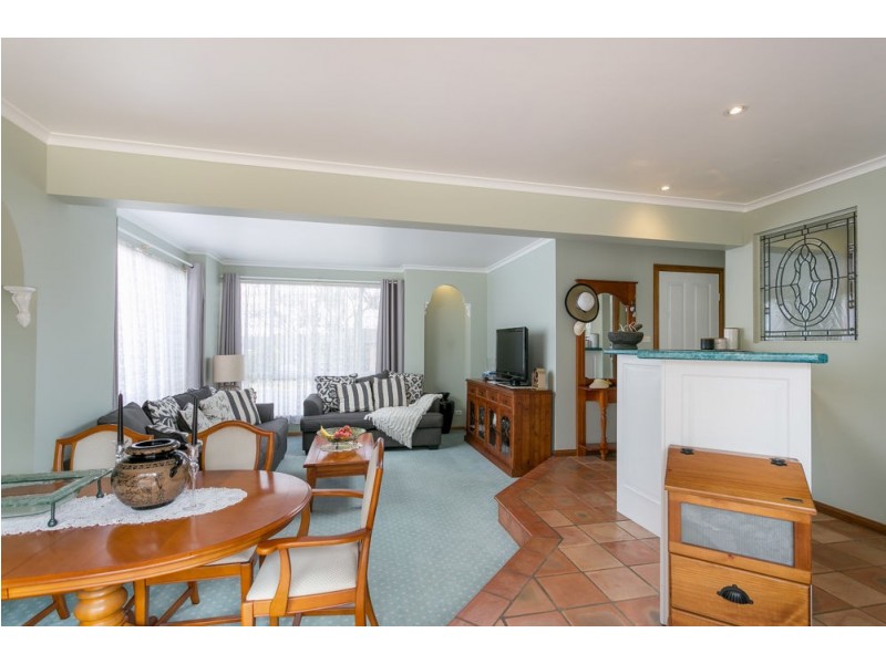 44 Molong Rd, Old Bar NSW 2430