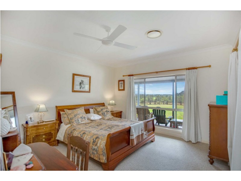 16 St Marks Lane, Mitchells Island NSW 2430