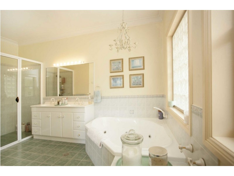 16 St Marks Lane, Mitchells Island NSW 2430