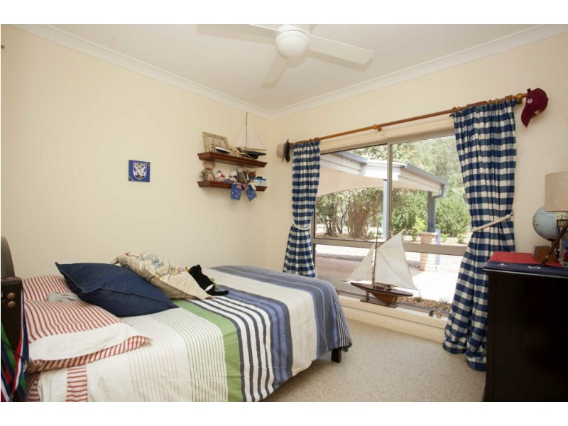 16 St Marks Lane, Mitchells Island NSW 2430