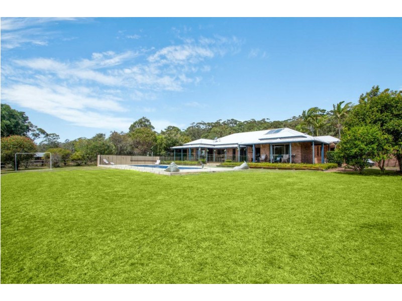 16 St Marks Lane, Mitchells Island NSW 2430