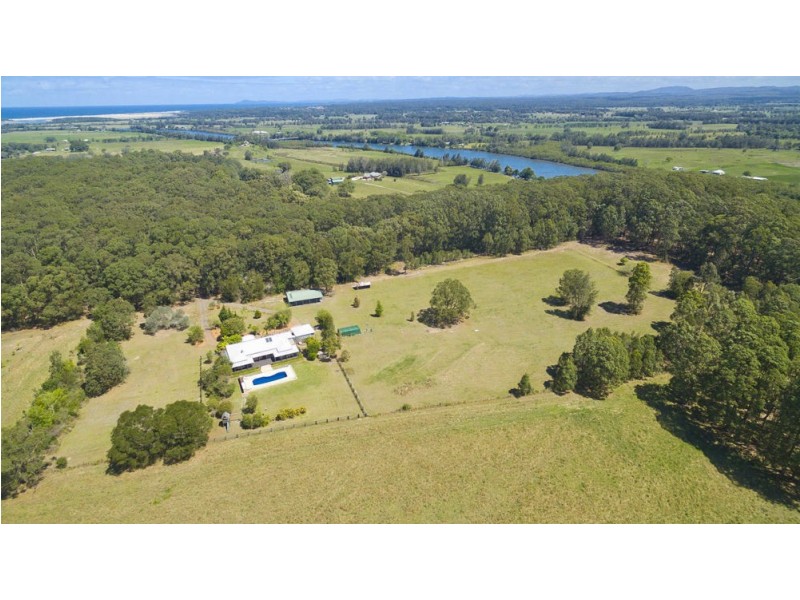 16 St Marks Lane, Mitchells Island NSW 2430