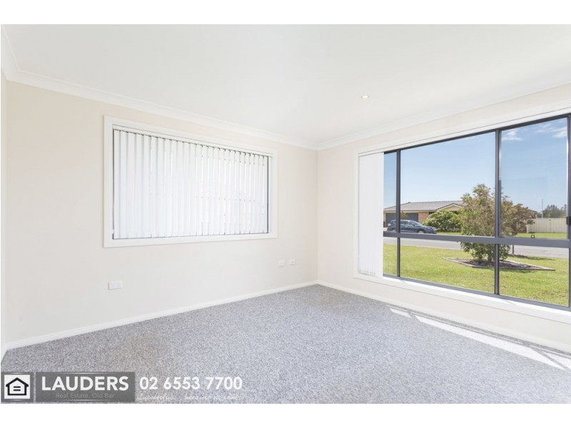 12 Bluehaven Drive, Old Bar NSW 2430