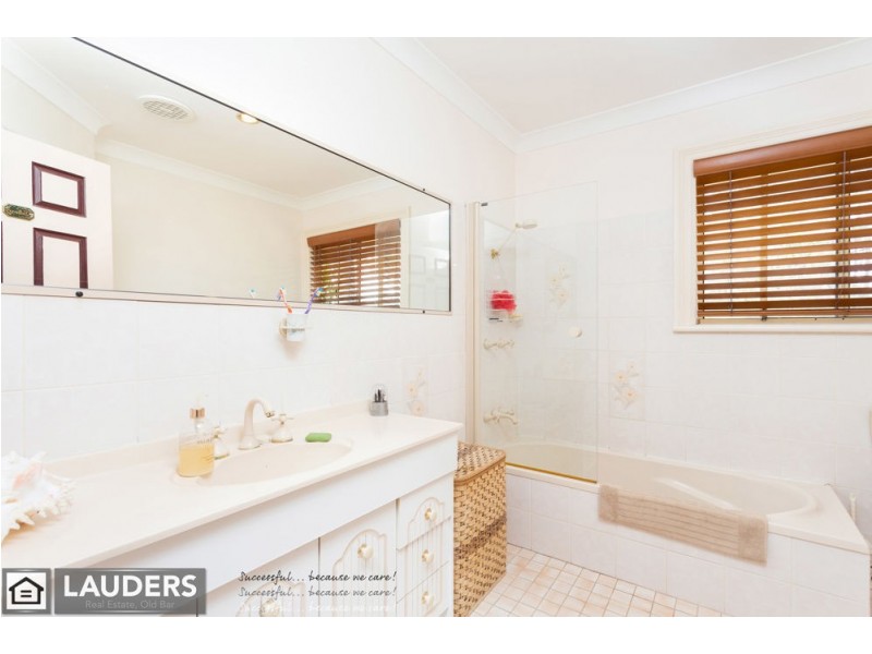 9 Rainforest Drive, Mitchells Island NSW 2430