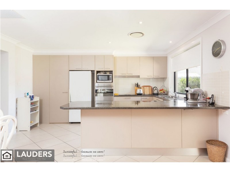 5 Curlew Place, Old Bar NSW 2430