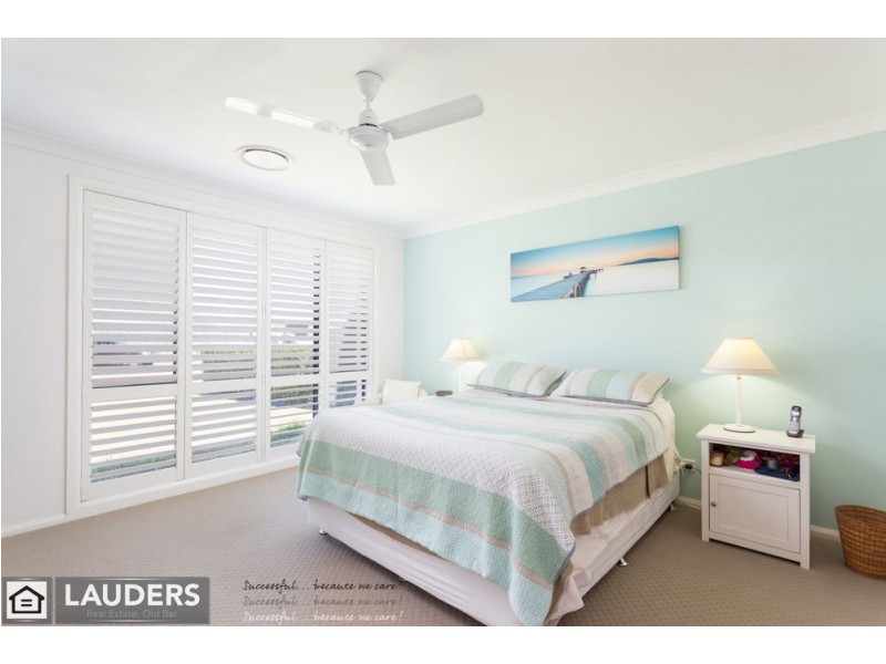 5 Curlew Place, Old Bar NSW 2430