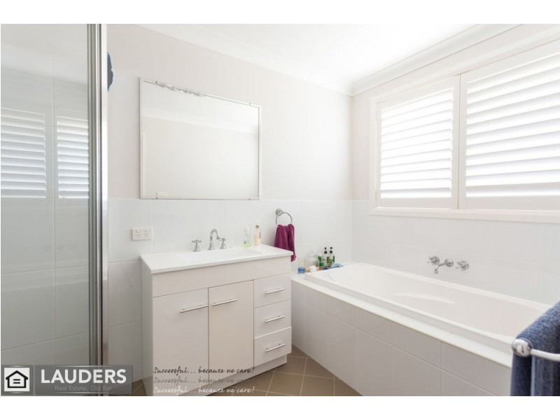 5 Curlew Place, Old Bar NSW 2430