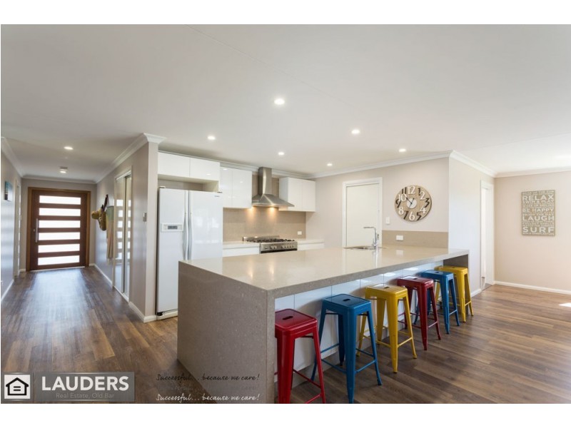41 Bluehaven Drive, Old Bar NSW 2430