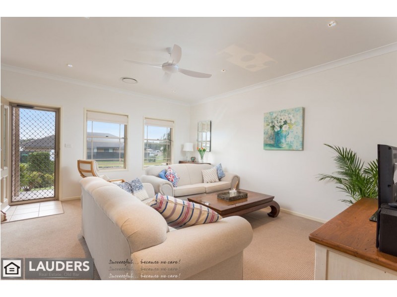 33 Medowie Road, Old Bar NSW 2430