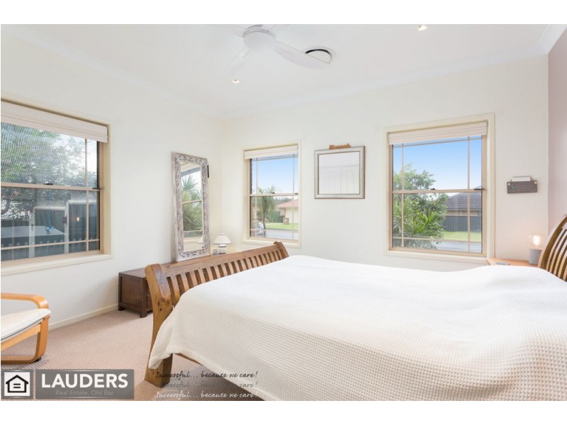 33 Medowie Road, Old Bar NSW 2430
