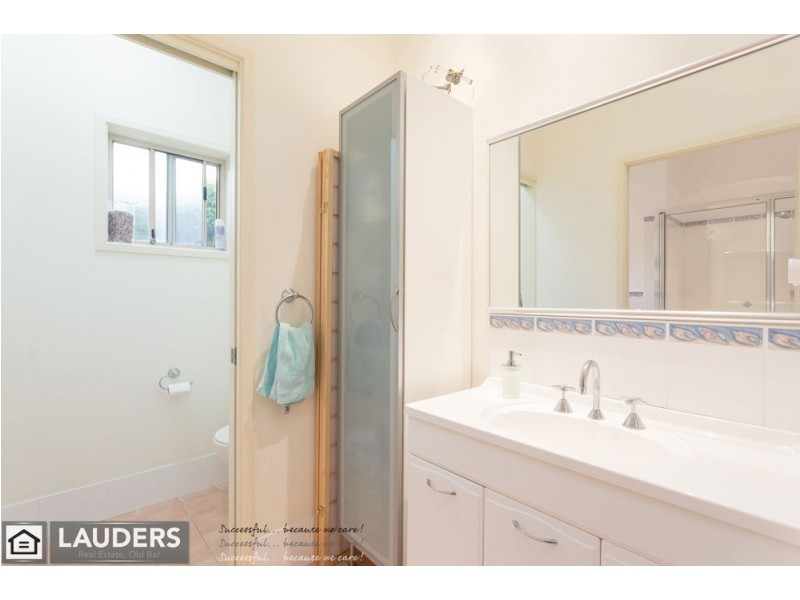 33 Medowie Road, Old Bar NSW 2430
