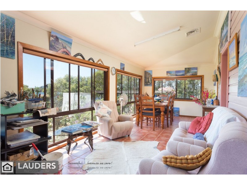 273 Cowans Lane, Oxley Island NSW 2430