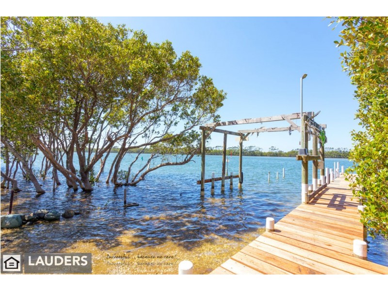 273 Cowans Lane, Oxley Island NSW 2430