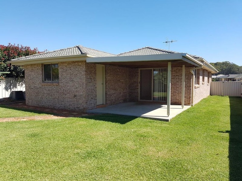 17 Bluehaven Drive, Old Bar NSW 2430