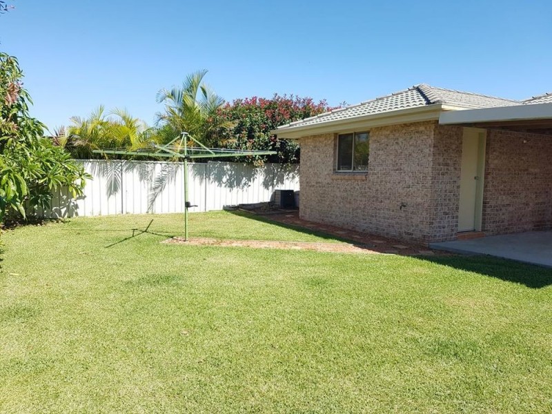 17 Bluehaven Drive, Old Bar NSW 2430