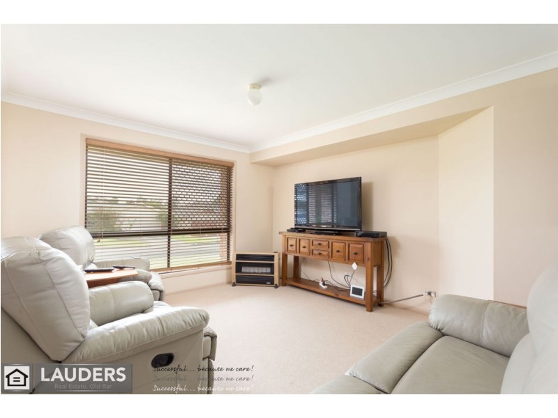 4 Ivy Crescent, Old Bar NSW 2430