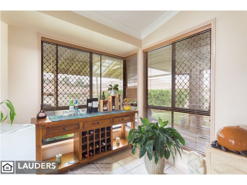 4 Ivy Crescent, Old Bar NSW 2430