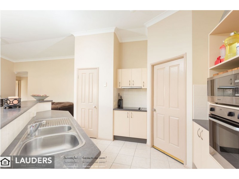 4 Ivy Crescent, Old Bar NSW 2430