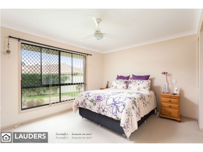 4 Ivy Crescent, Old Bar NSW 2430