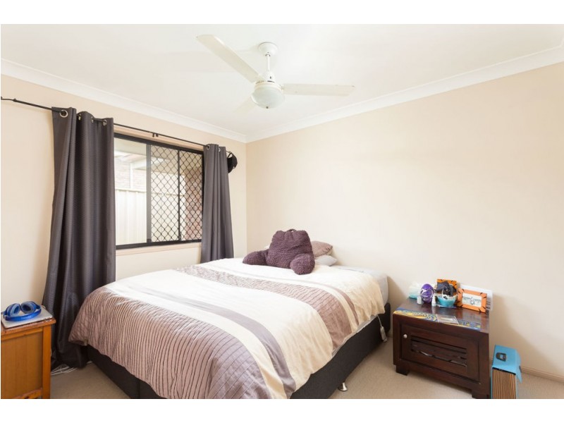 4 Ivy Crescent, Old Bar NSW 2430