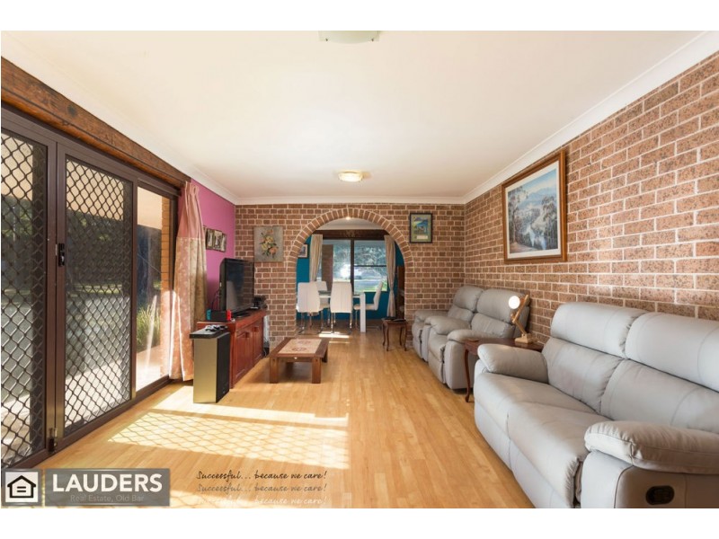 604 Old Bar Road, Old Bar NSW 2430