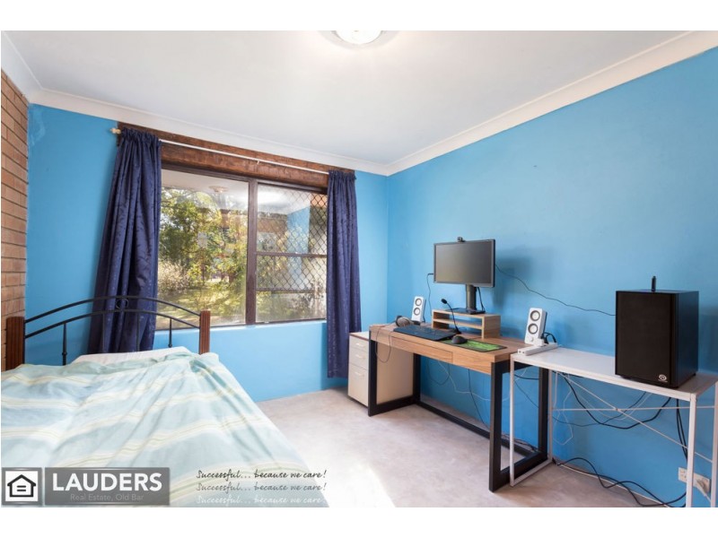 604 Old Bar Road, Old Bar NSW 2430