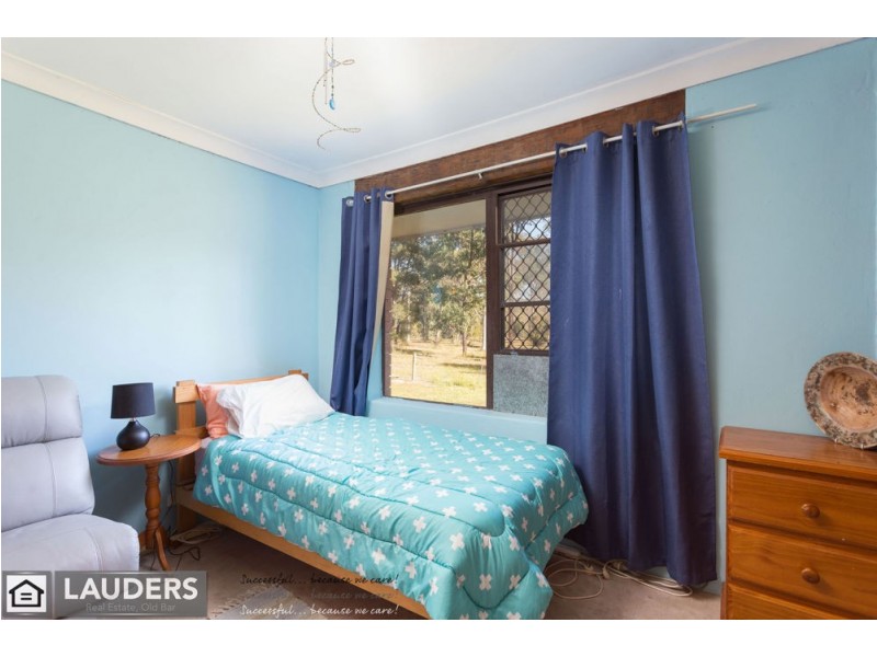 604 Old Bar Road, Old Bar NSW 2430