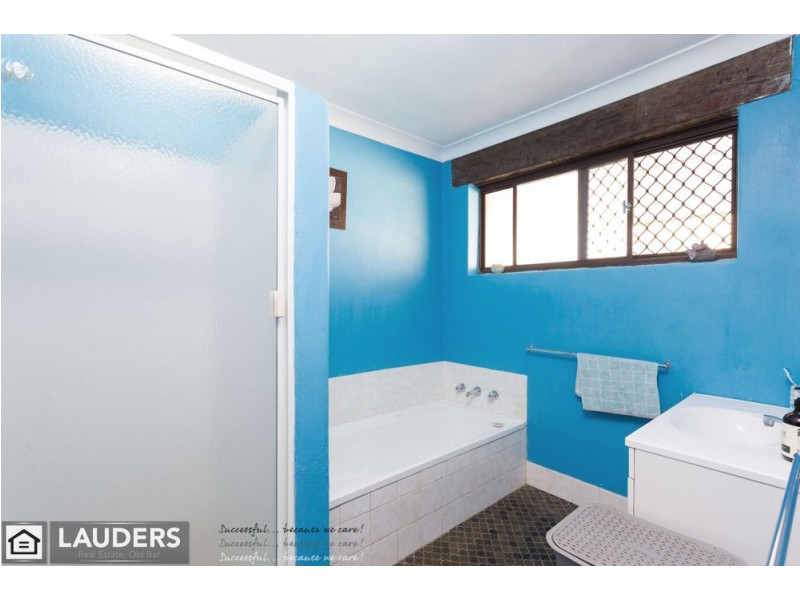 604 Old Bar Road, Old Bar NSW 2430
