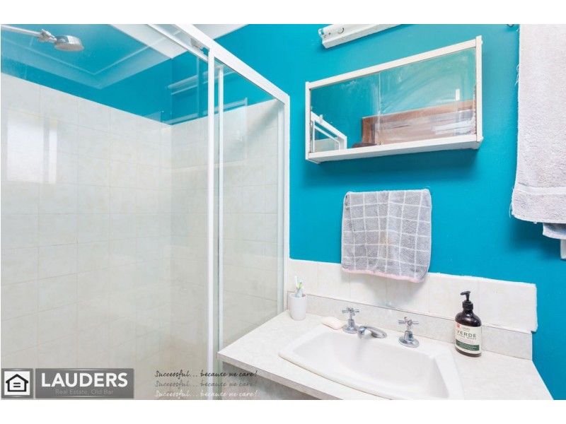 604 Old Bar Road, Old Bar NSW 2430