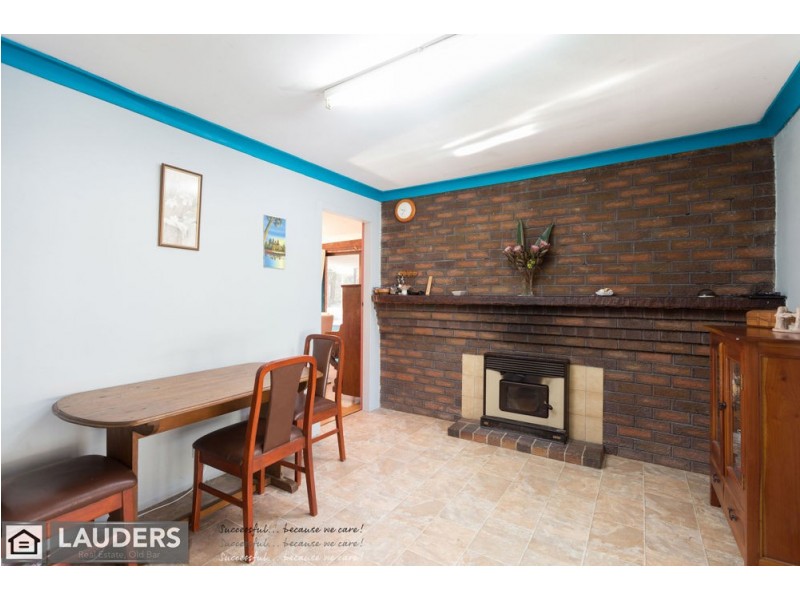 604 Old Bar Road, Old Bar NSW 2430