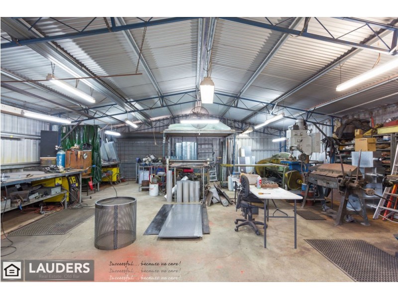 604 Old Bar Road, Old Bar NSW 2430