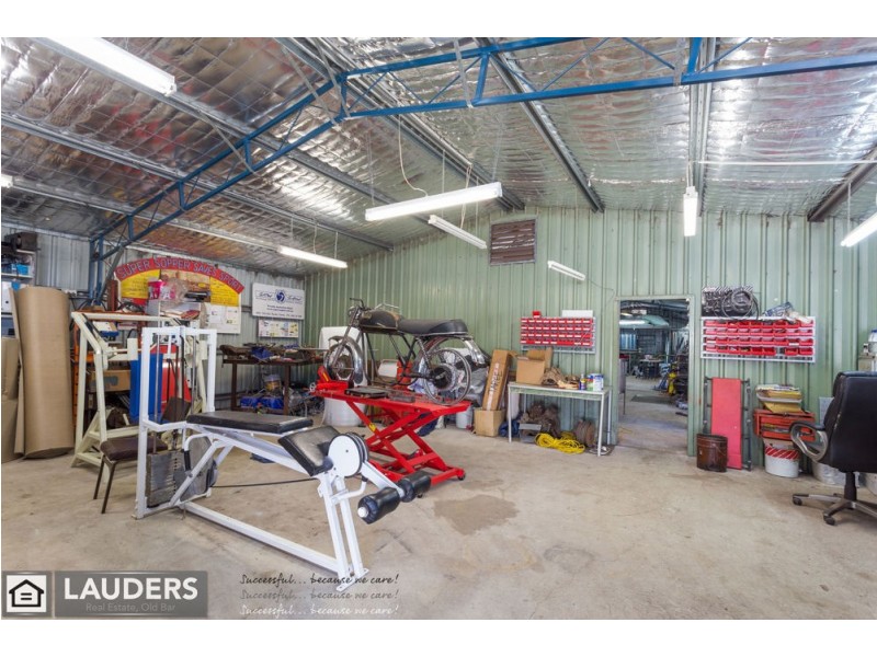 604 Old Bar Road, Old Bar NSW 2430