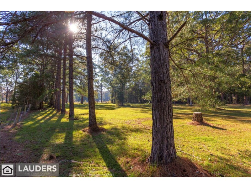 604 Old Bar Road, Old Bar NSW 2430